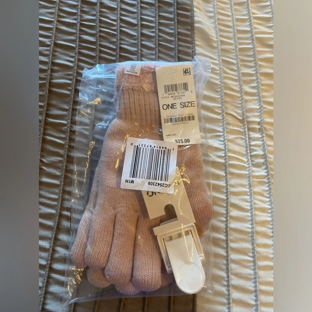 On 34th - NEW - Women's Rib-Stitch Fuzzy-Cuff Gloves.  Color:  Blush